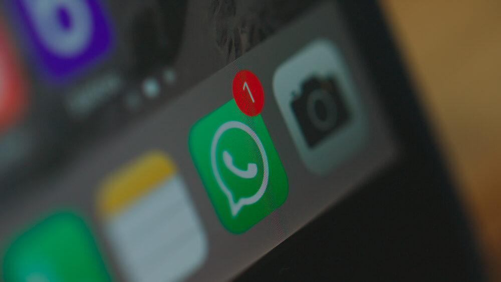 Screenshot di WhatsApp su CarPlay e Android Auto