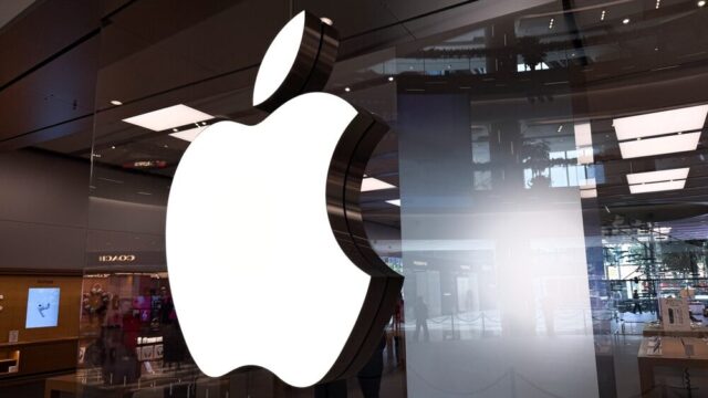 Logo di Apple e OpenAI