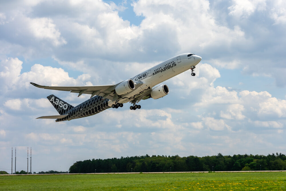 Airbus A350F in volo