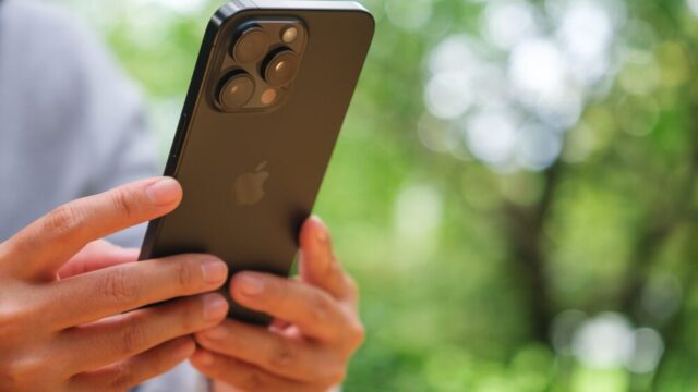 Animazione dell'iPhone Duo su Galaxy Z Fold 8