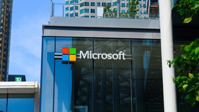 Microsoft e sindacati degli insegnanti siglano accordo sull'AI