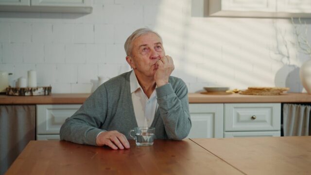 Nonni che utilizzano l'intelligenza artificiale per creare immagini