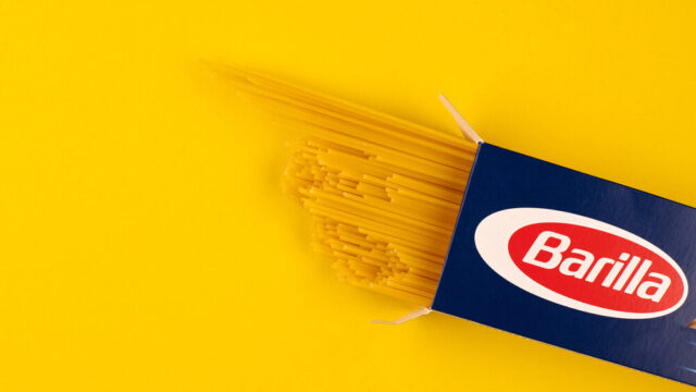 Barilla e Legambiente durante l'iniziativa di volontariato a Parma